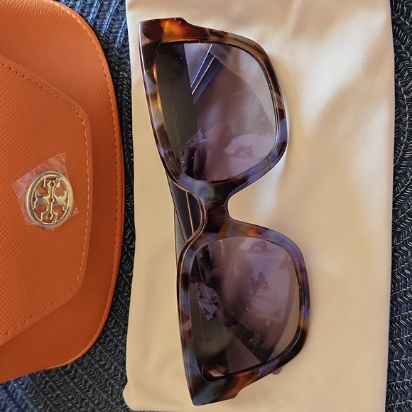 Torry Burch Sunglasses - Picture 3 of 3